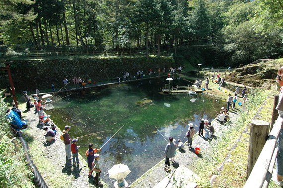 小黒川渓谷 キャンプ場 釣り堀